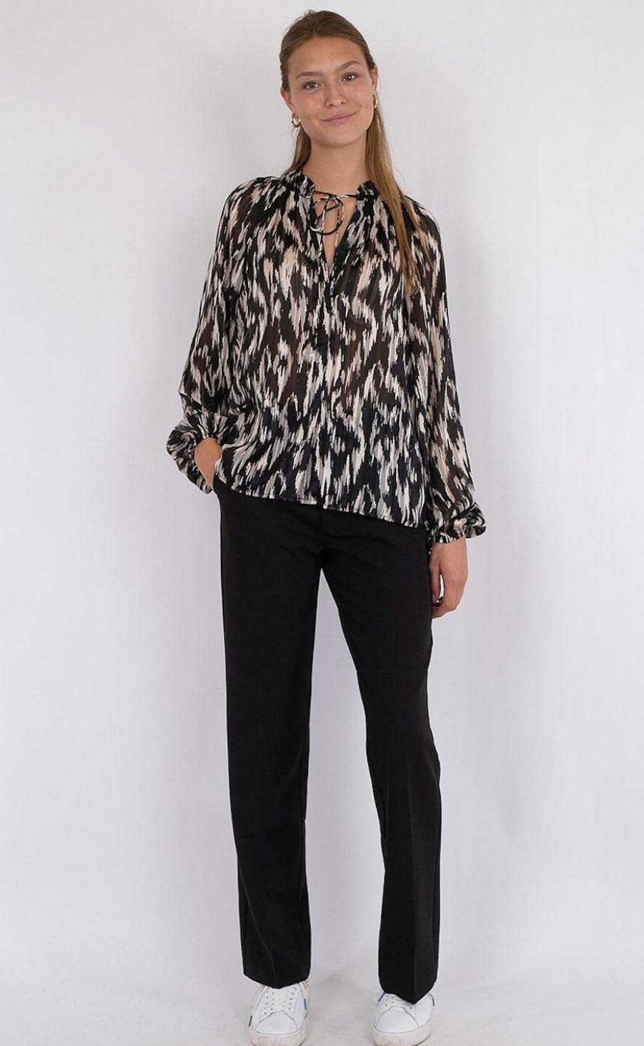 NEO NOIR Neo Noir Blouse - Cobie Cheer Vibe - Black | Blouses