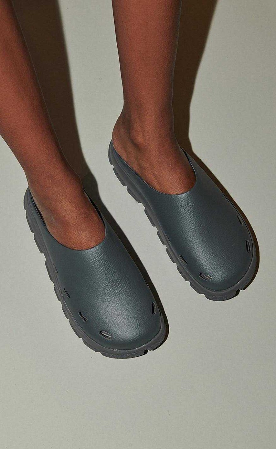 H2O H2O Sandal - Trek Closed - Gunmetal | Shoes, Boots & Sandals